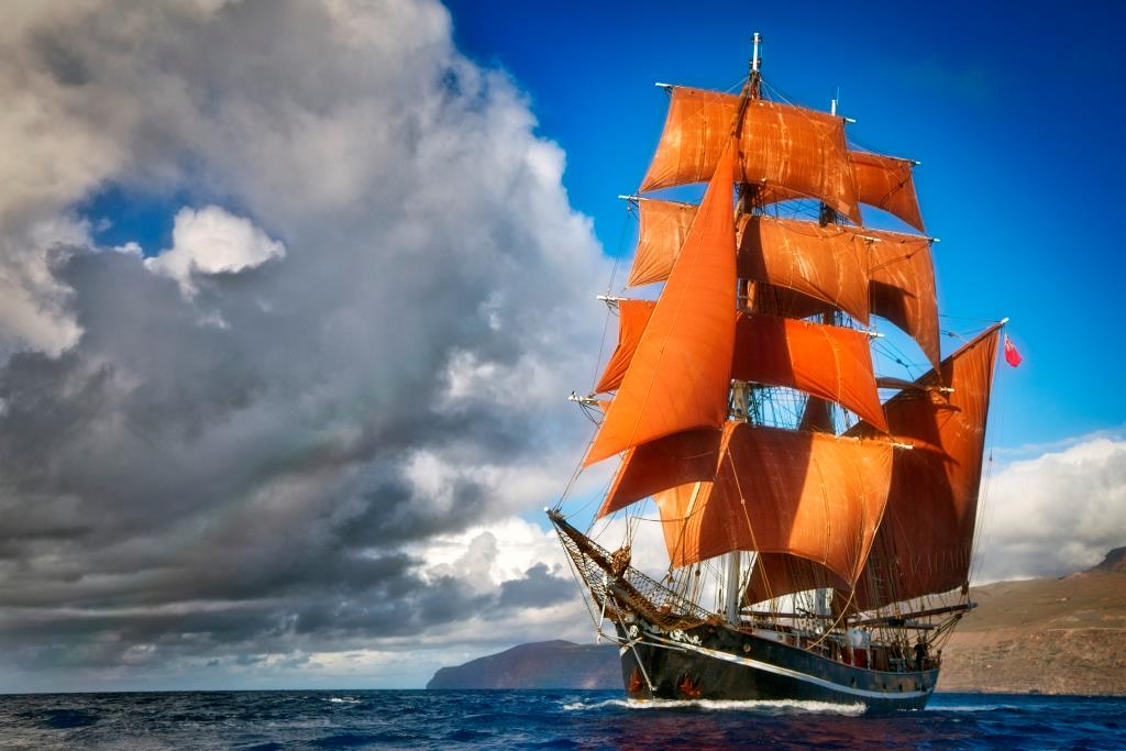 tall-ship-under-sails2.jpg