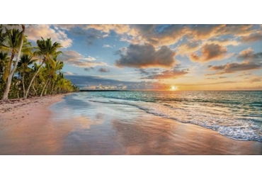 Beach in Maui, Hawaii, at sunset