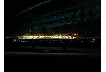 Titanic 40" with Lights