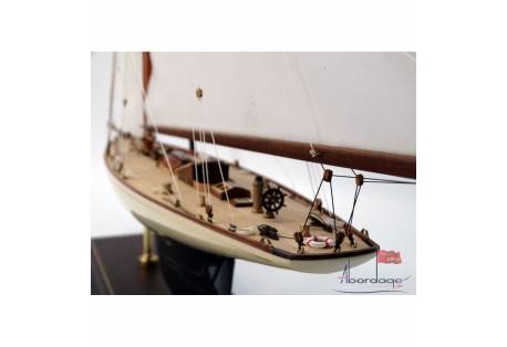 Exclusive custom made model, limited production historic sailboat racer 'Defender'