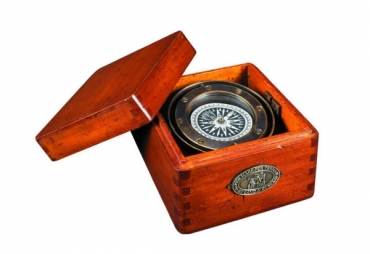 Best selection of nautical compasses for sailors and passionate collectors 